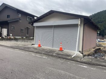設楽町：車庫の鉄製吊引戸から軽量ｼｬｯﾀｰへ交換と離れの改修工事