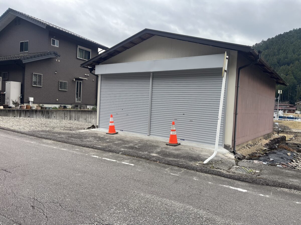 設楽町：車庫の鉄製吊引戸から軽量ｼｬｯﾀｰへ交換と離れの改修工事