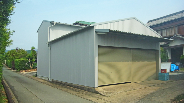 浜松市：倉庫の出入り口の配置変更と外壁トタン張替え工事