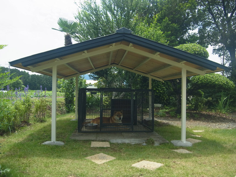 愛知県：愛犬を守る丈夫な鉄骨造犬小屋を作成