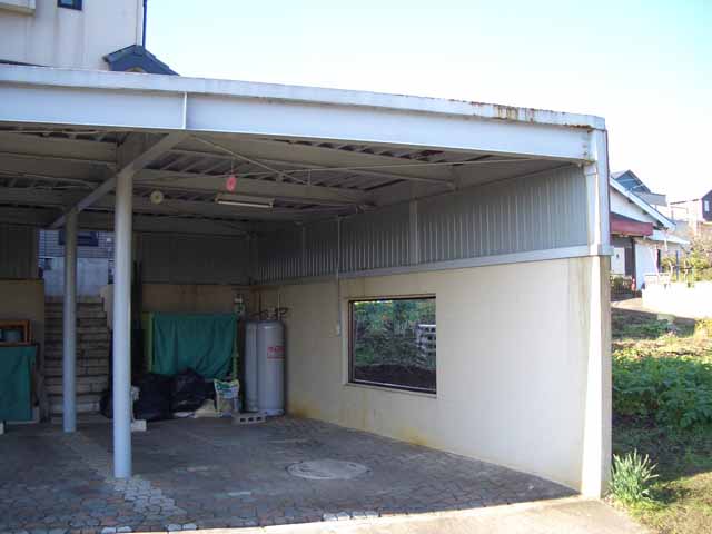 台風被害時の車庫内部